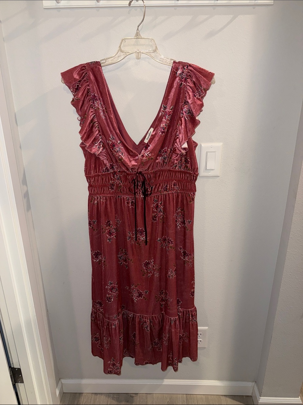 Francesca's Collections Dusty Rose Floral Ruffle V-Neck Midi Dress